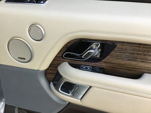 Used 2018 Land Rover Range Rover HSE image 30