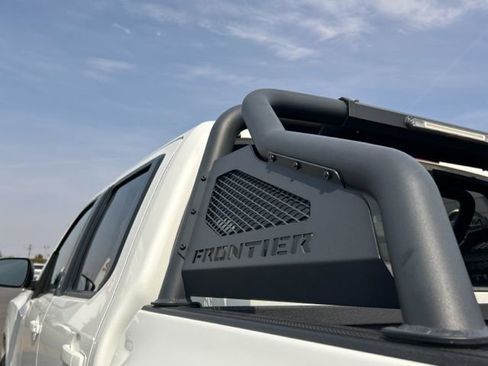 Used 2022 Nissan Frontier SV image 4