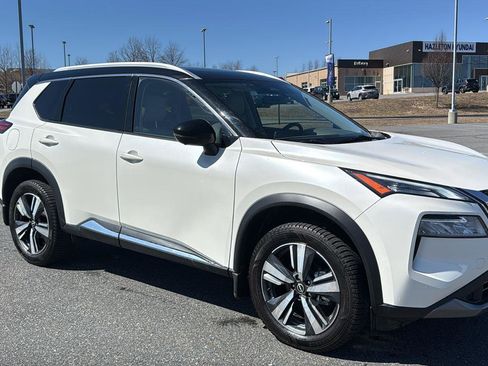 Used 2023 Nissan Rogue SL image 2