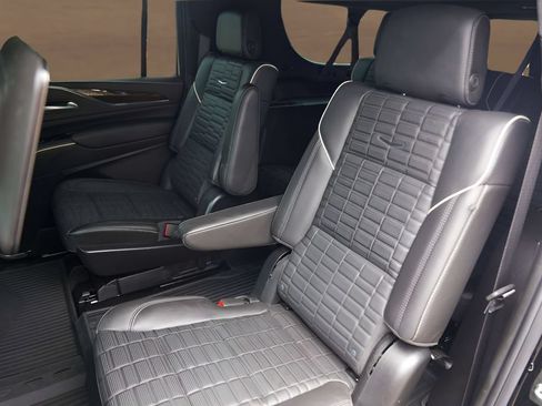 Certified 2023 Cadillac Escalade ESV Sport Platinum AWD/4WD image 24