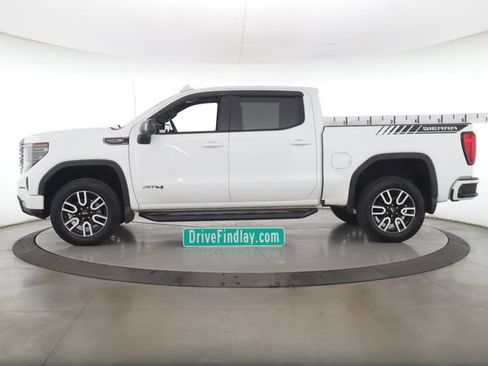 Used 2022 GMC Sierra 1500 AT4 w/ AT4 Premium Package AWD/4WD image 9