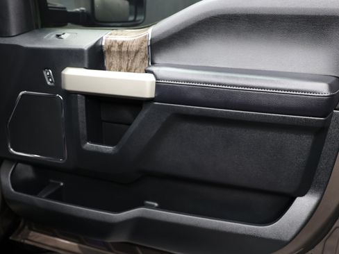 Used 2018 Ford F250 Lariat w/ Lariat Value Package image 32