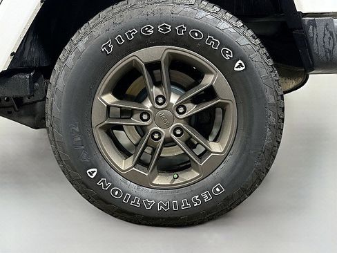 Used 2016 Jeep Wrangler Unlimited Sahara image 28