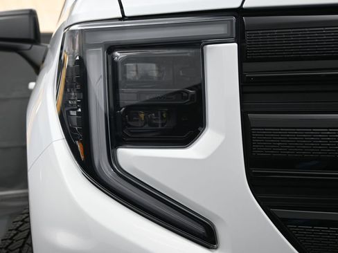 Used 2025 GMC Sierra 1500 Elevation w/ Preferred Package image 12