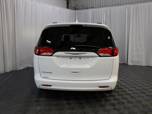 Used 2020 Chrysler Voyager Lxi image 19