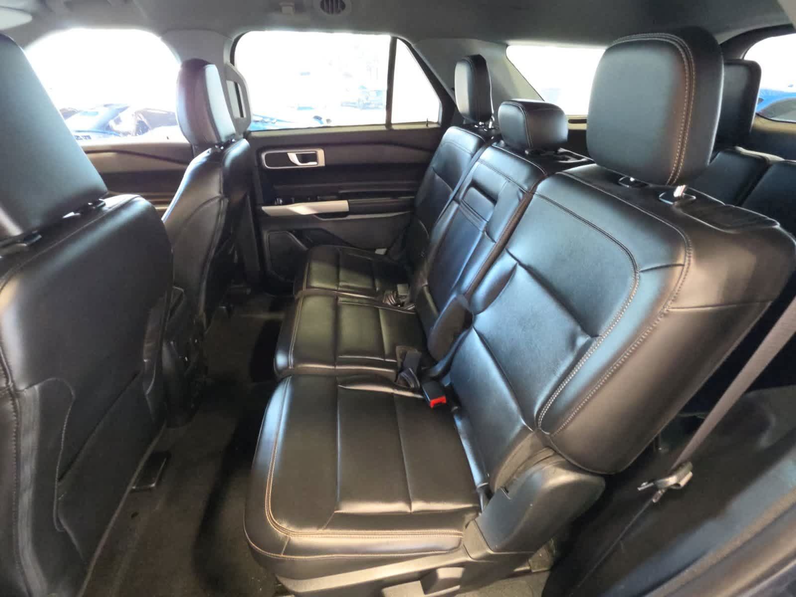 Used 2023 Ford Explorer XLT w/ Equipment Group 202A AWD/4WD image 29