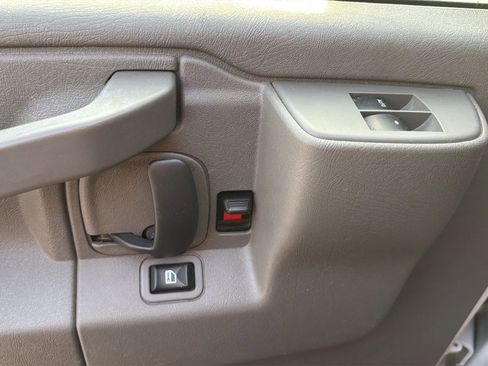 Used 2017 GMC Savana 2500 image 20