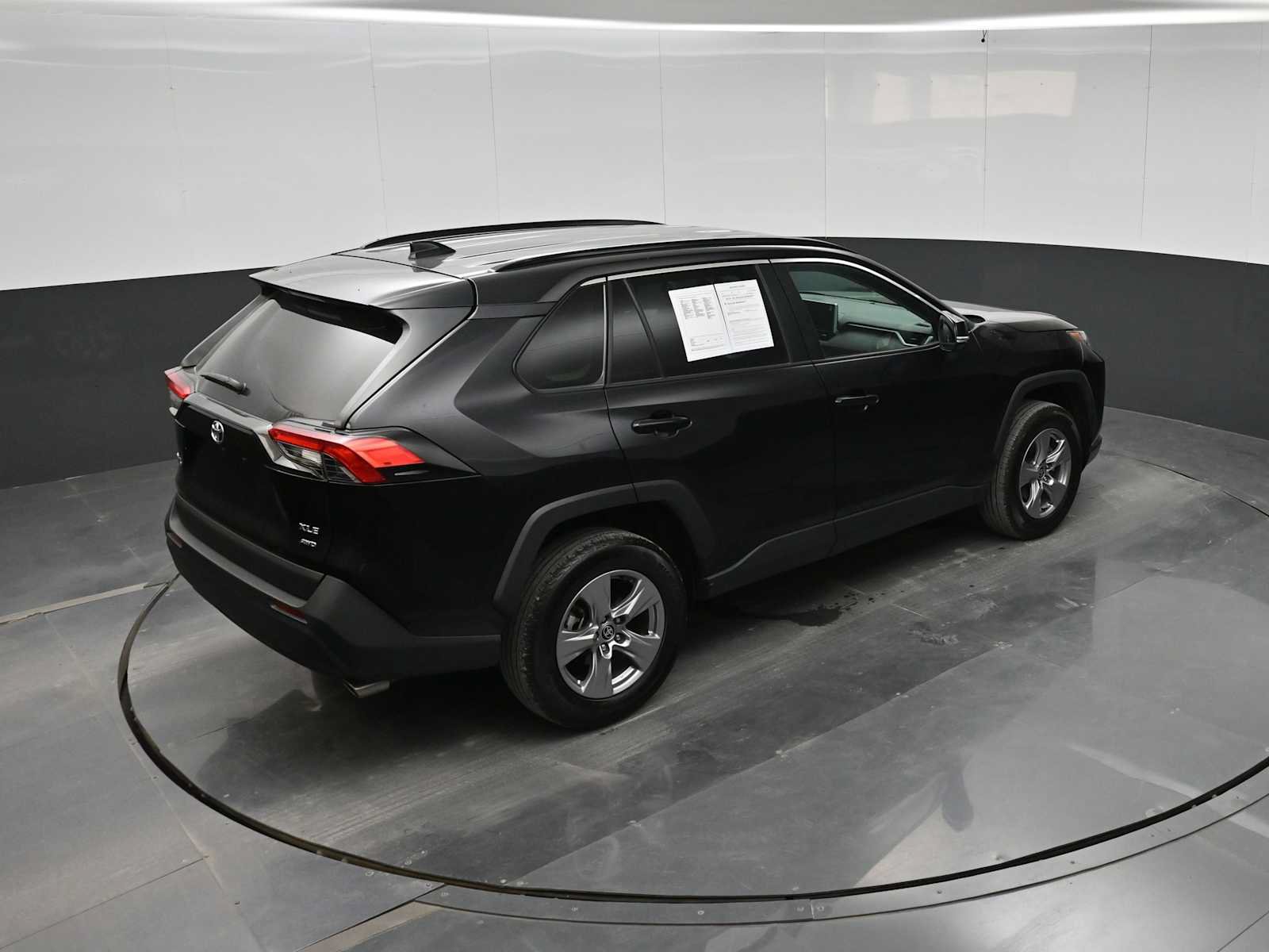 Used 2025 Toyota RAV4 XLE AWD/4WD image 30