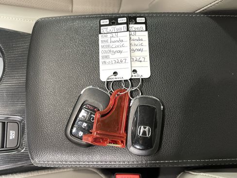 Used 2024 Honda Civic EX-L image 25