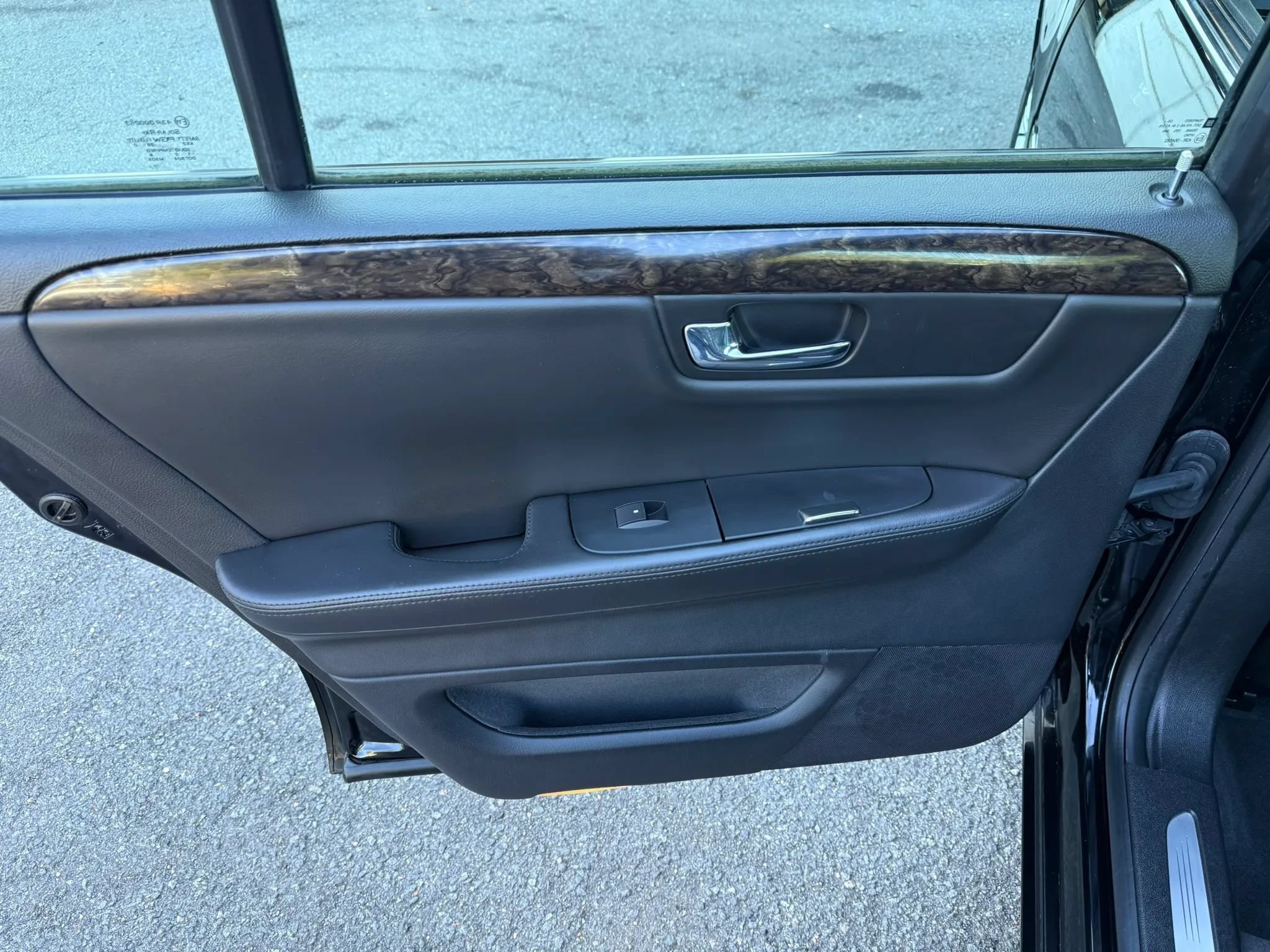 Used 2011 Cadillac DTS FWD image 27