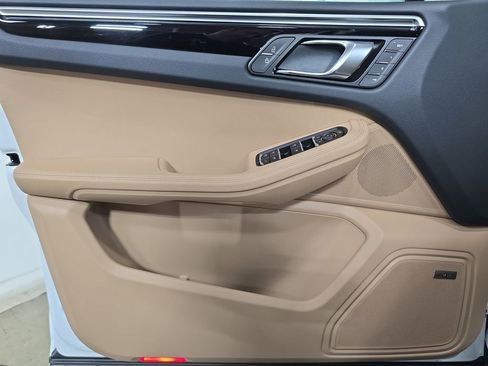 New 2026 Porsche Macan image 22