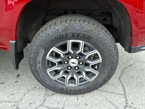 Used 2026 Chevrolet Colorado Z71 w/ Technology Package AWD/4WD image 4