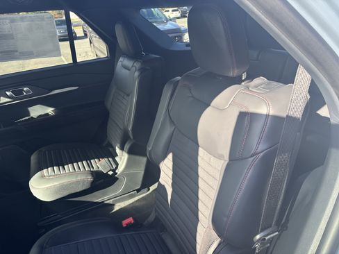 New 2026 Ford Explorer ST-Line w/ ST-Line Street Pack image 13