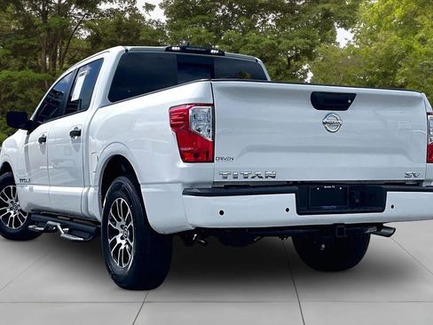 Used 2022 Nissan Titan SV RWD image 12