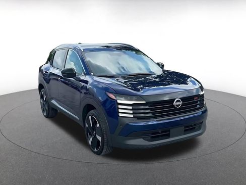 Used 2026 Nissan Kicks SR FWD image 3