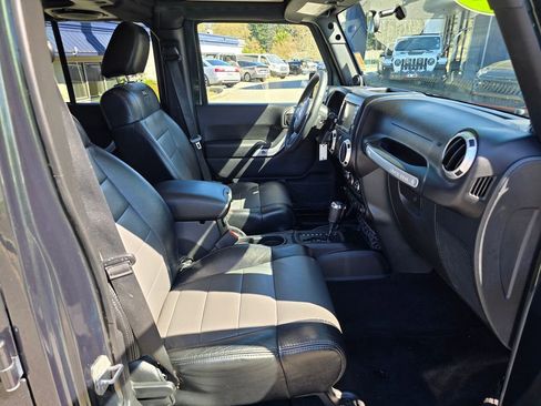 Used 2011 Jeep Wrangler Unlimited Sahara w/ Dual Top Group image 13