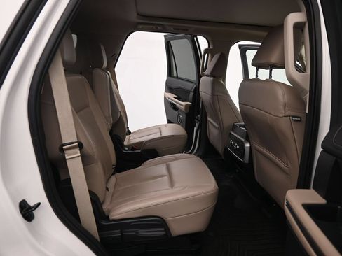 Used 2023 Ford Expedition XLT AWD/4WD image 18