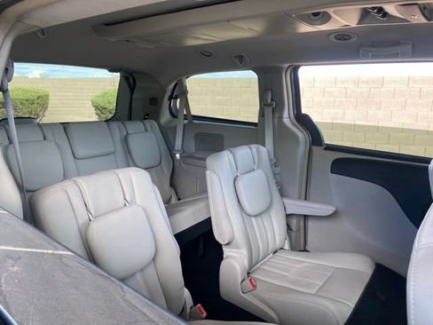 Used 2016 Chrysler Town & Country Touring FWD image 6