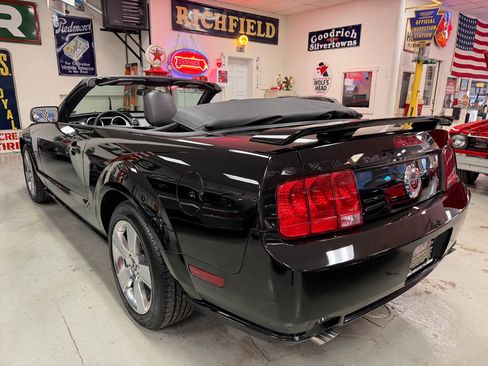 Used 2006 Ford Mustang GT Premium image 10