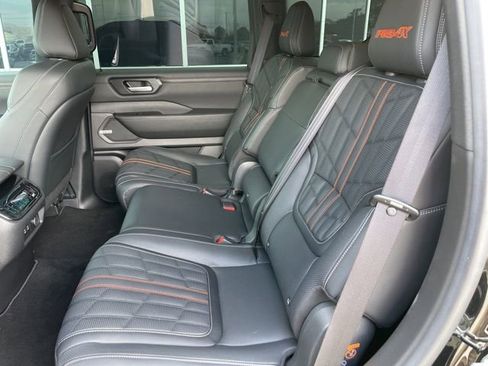 Used 2025 Nissan Armada PRO-4X w/ Pro-4X Premium Package AWD/4WD image 15
