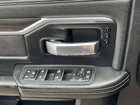Used 2025 RAM 2500 Laramie AWD/4WD image 28
