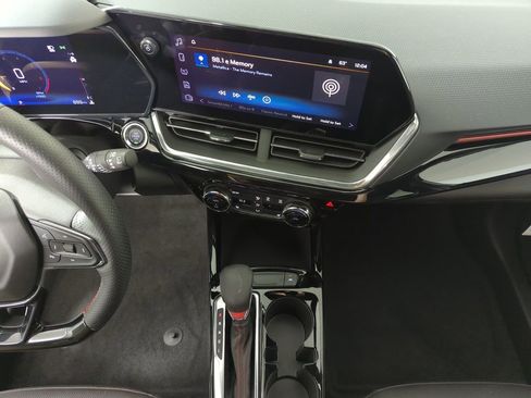 Used 2025 Chevrolet Trax RS w/ Driver Confidence Package image 14