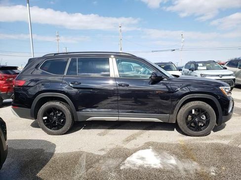 New 2026 Volkswagen Atlas Peak Edition image 3