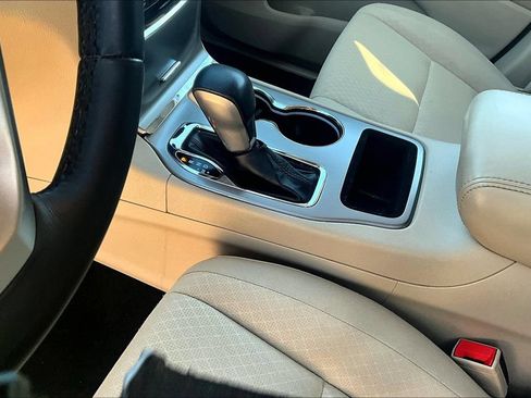 Used 2022 Jeep Grand Cherokee Laredo E AWD/4WD image 22
