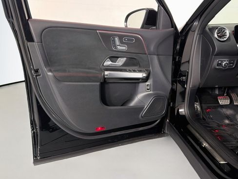 Used 2023 Mercedes-Benz GLB 250 image 20