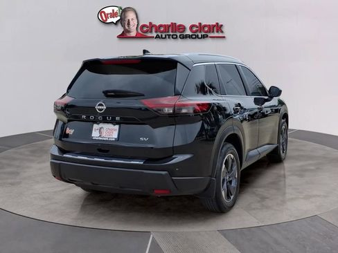 Used 2024 Nissan Rogue SV w/ SV Premium Package FWD image 5
