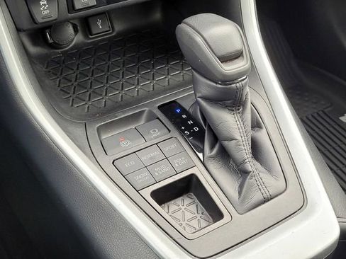 Used 2021 Toyota RAV4 XLE w/ Convenience Package image 21