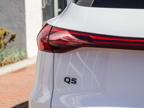 Certified 2025 Audi Q5 Premium Plus w/ Premium Plus AWD/4WD image 9