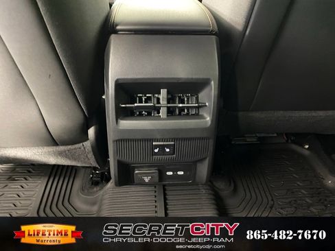 New 2026 Jeep Cherokee Overland w/ Trailer Tow Group AWD/4WD image 27