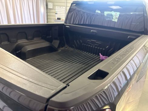 Used 2021 Chevrolet Silverado 1500 LT AWD/4WD image 16
