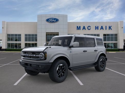 New 2026 Ford Bronco Outer Banks AWD/4WD image 1