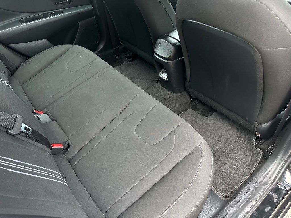 Used 2025 Hyundai Elantra SEL FWD image 11