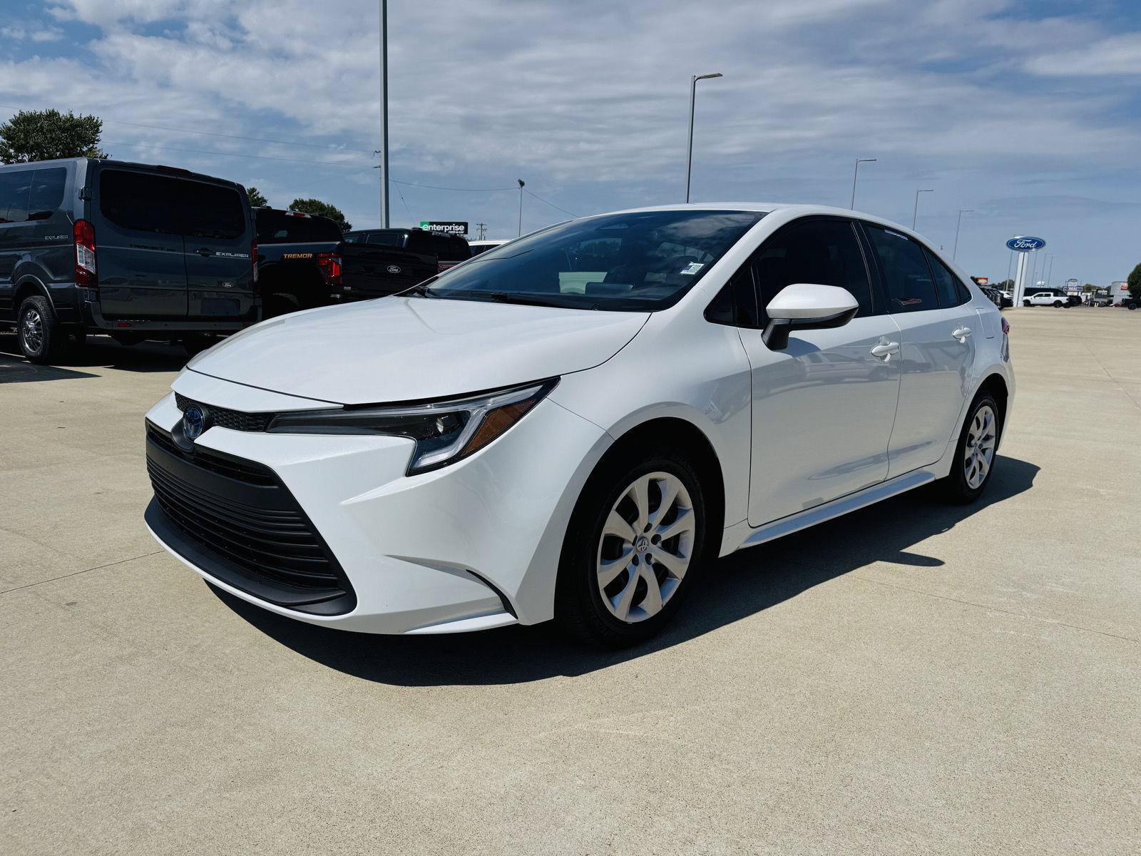 Used 2025 Toyota Corolla LE FWD image 29