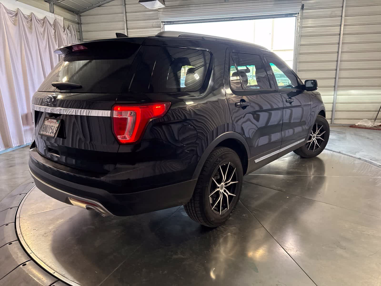 Used 2016 Ford Explorer XLT w/ Equipment Group 201A FWD image 5