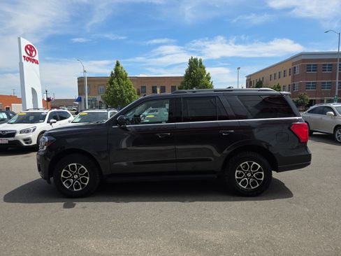 Used 2024 Ford Expedition XLT AWD/4WD image 6