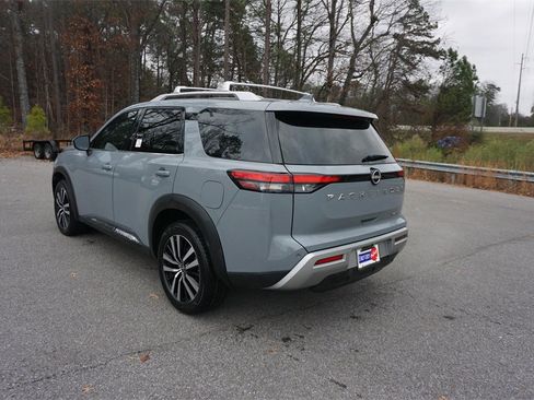 Used 2023 Nissan Pathfinder Platinum image 24