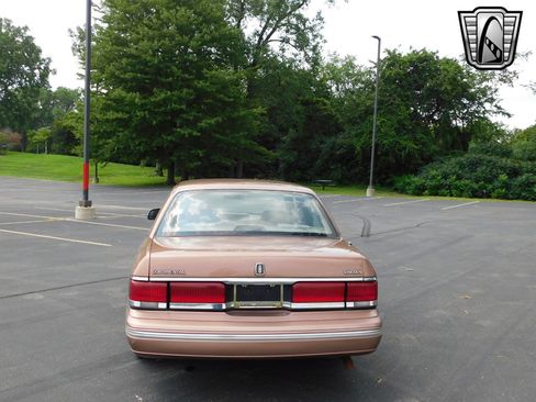 Used 1992 Lincoln Continental Executive image 3