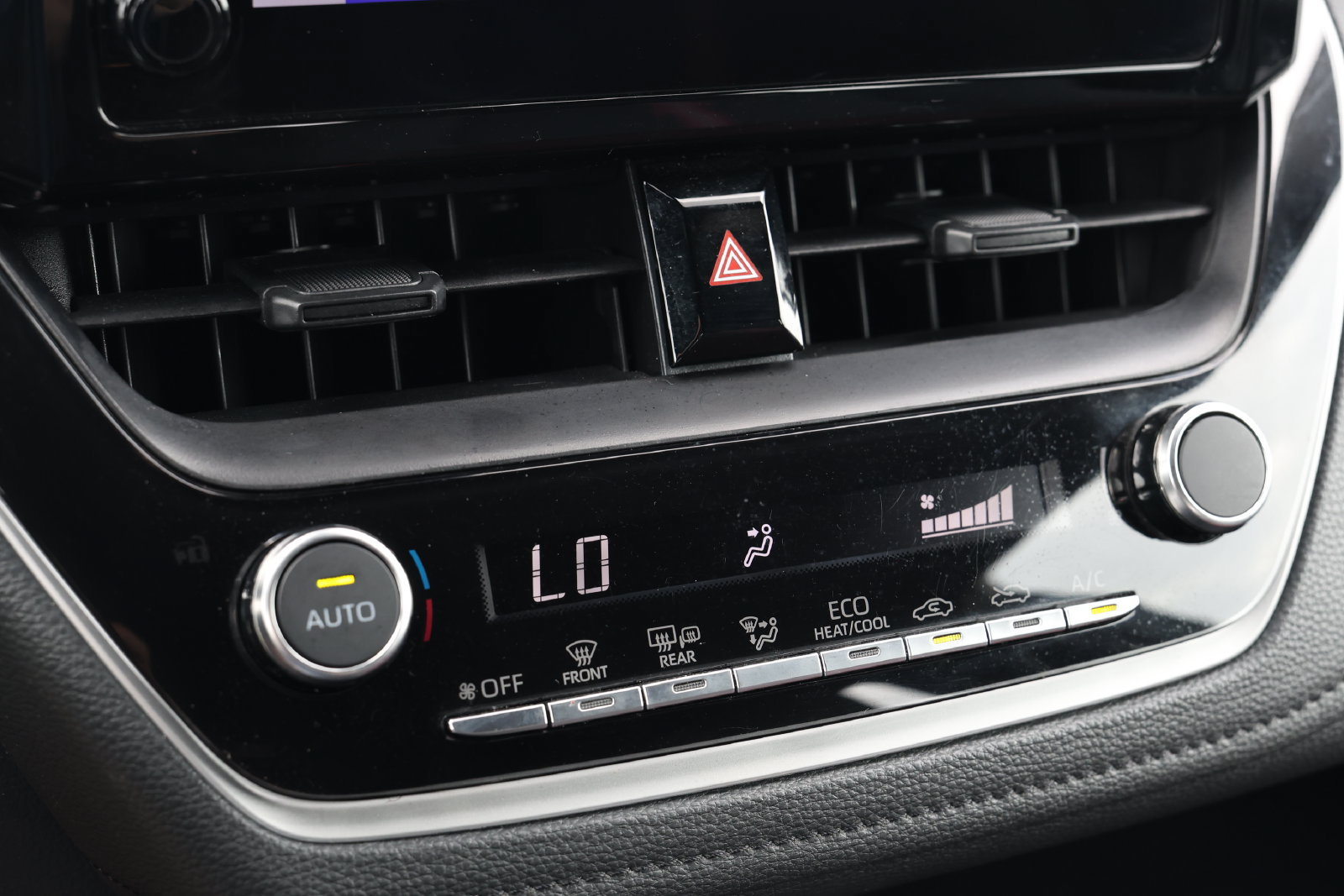 Used 2025 Toyota Corolla SE FWD image 19