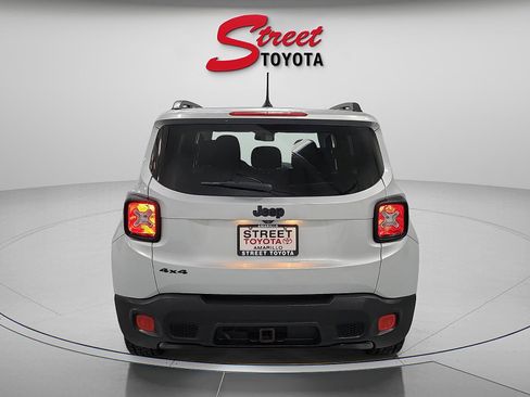 Used 2017 Jeep Renegade Altitude AWD/4WD image 3
