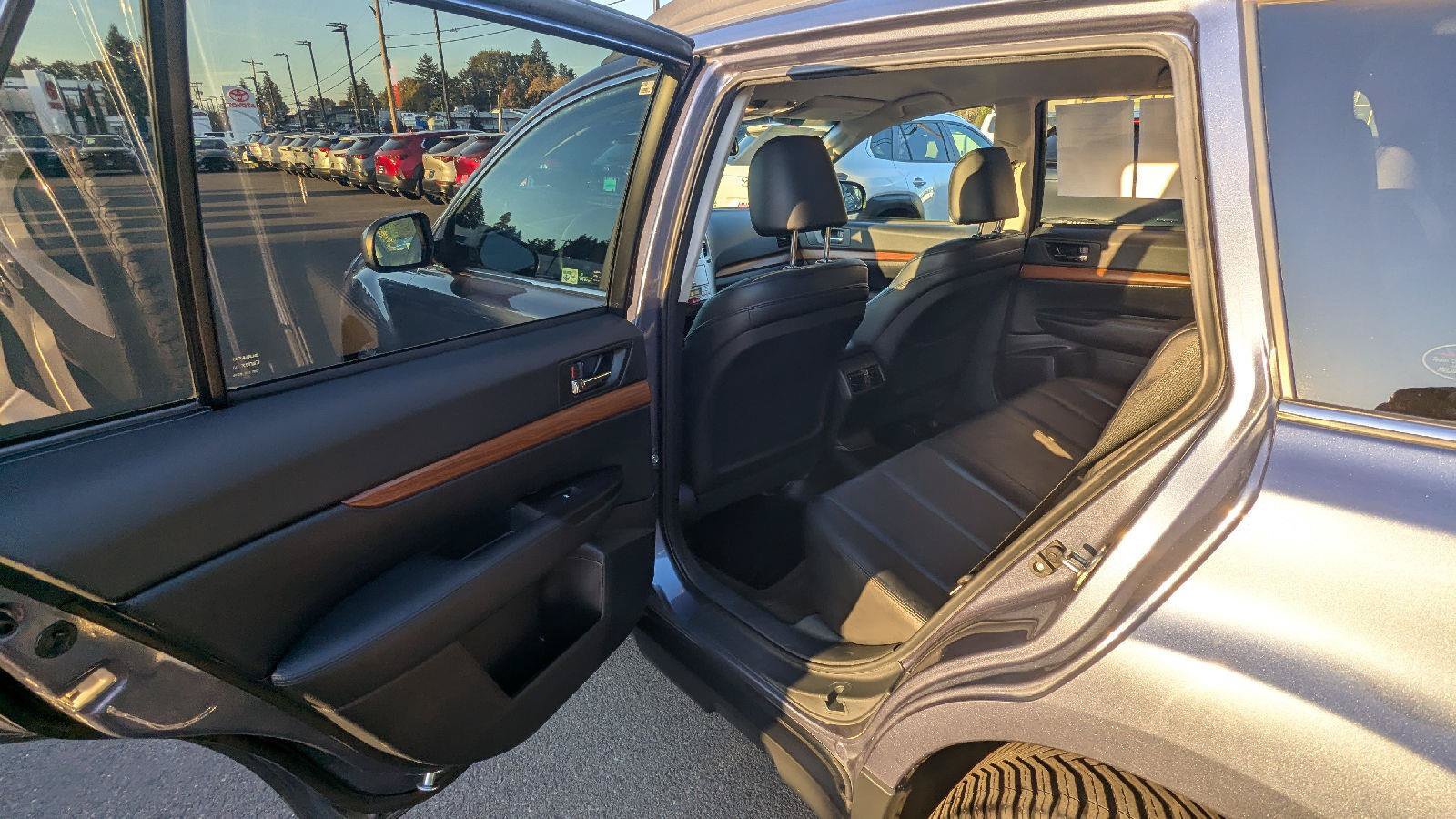 Used 2014 Subaru Outback 2.5i Limited AWD/4WD image 11
