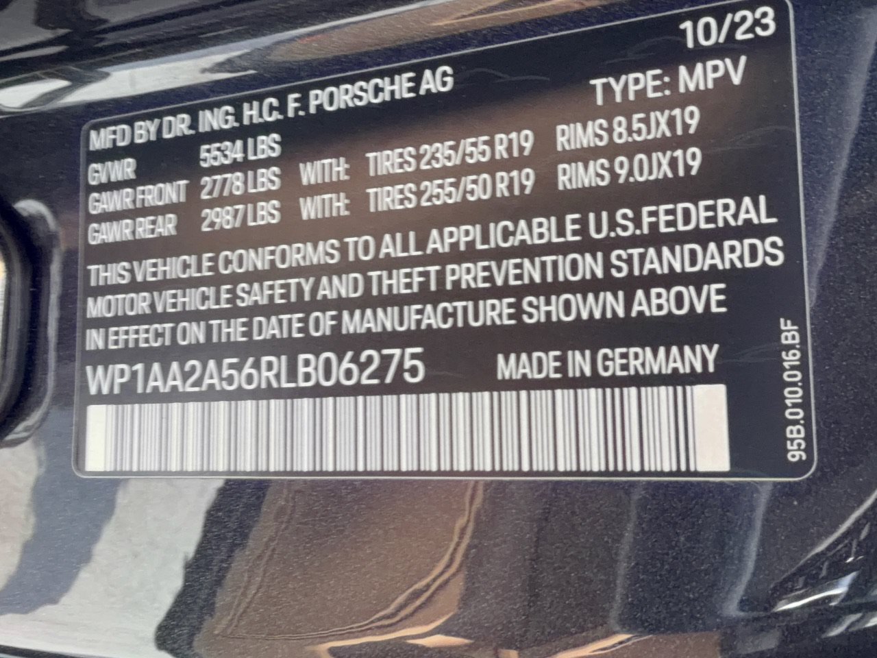 Certified 2024 Porsche Macan AWD/4WD image 32