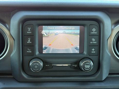 Used 2021 Jeep Gladiator Sport image 29