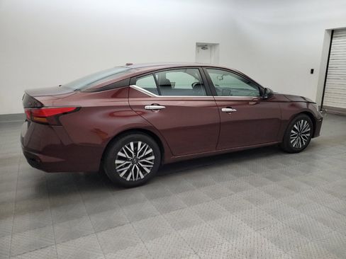 Used 2024 Nissan Altima 2.5 SV FWD image 10