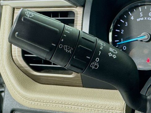 Used 2023 Ford Expedition Limited image 13