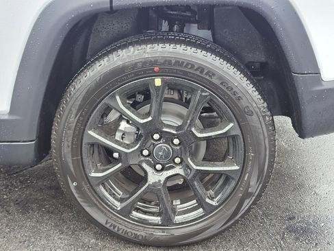 New 2026 Jeep Compass Latitude image 9