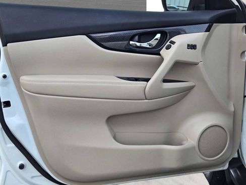 Used 2019 Nissan Rogue SL w/ Premium Package FWD image 19